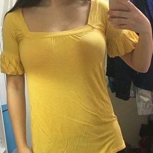 Mustard yellow blouse w ruffled sleeves